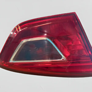 Lanterna Traseira Esquerda Cruze 1.4 17/23 Original 84332804 Esquerdo/motorista Vermelho